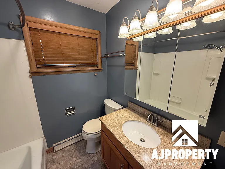 1400 S Riverdale Rd — Photo 8