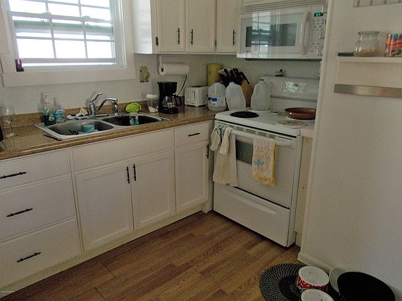 2nd image of 913 Pecan Cir