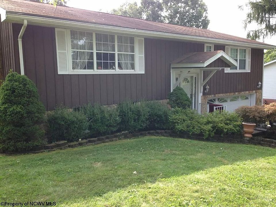 1st image of 221 Hilltop Dr