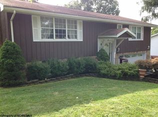 221 Hilltop Dr, Bridgeport, WV 26330