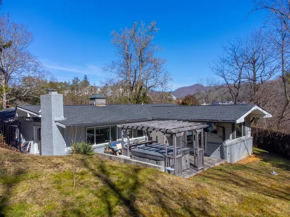 240 N Country Club Dr, Cullowhee, NC 28723