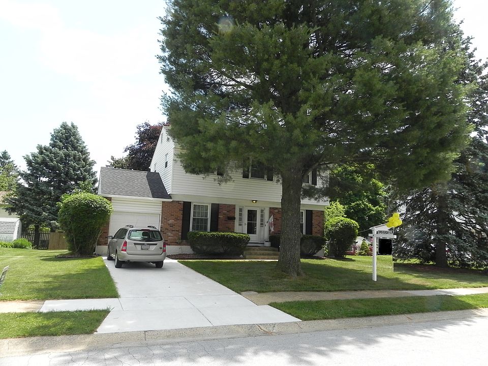 1st image of 704 Elmtree Ln