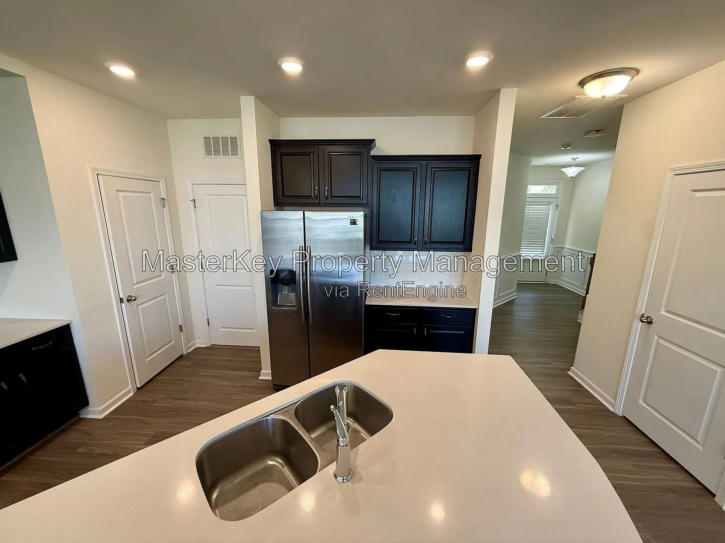 3 bed, 2.5 bath, 1994 sqft, $2,095 — Photo 4