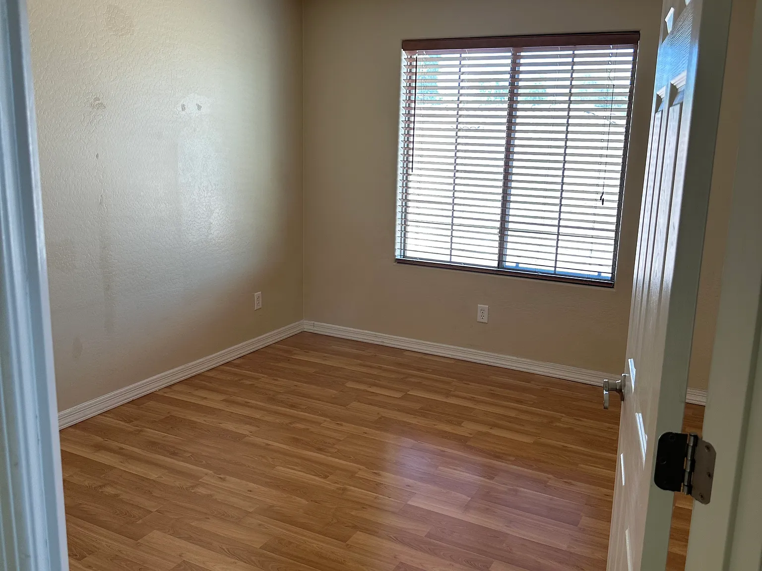 4 bed, 2.5 bath, 2469 sqft, $2,595 — Photo 3