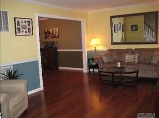 5 Walnut Rd, Rocky Point, NY 11778