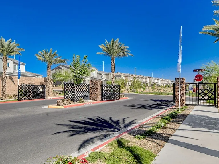10772 Paget Ct — Photo 38