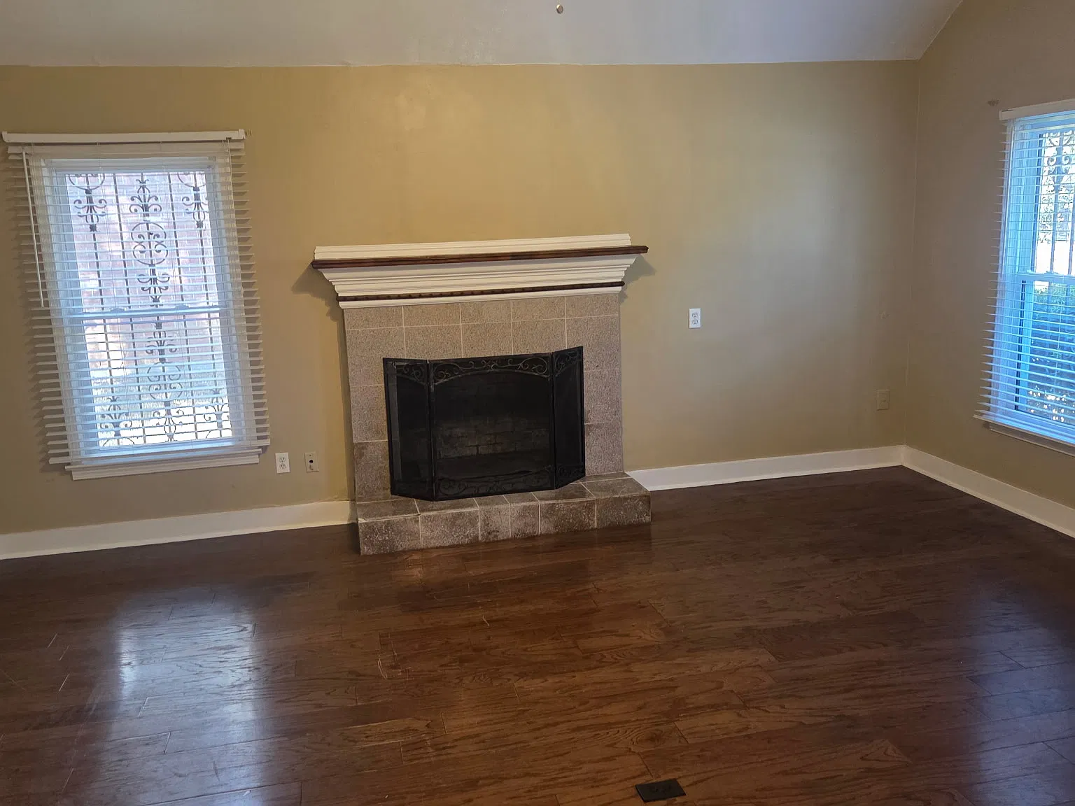 3 bed, 1289 sqft, $1,400 — Photo 2