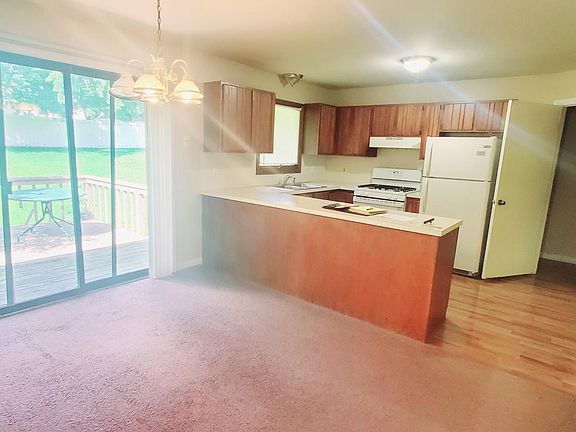 3rd image of 2643 Woodmeadow Dr SE