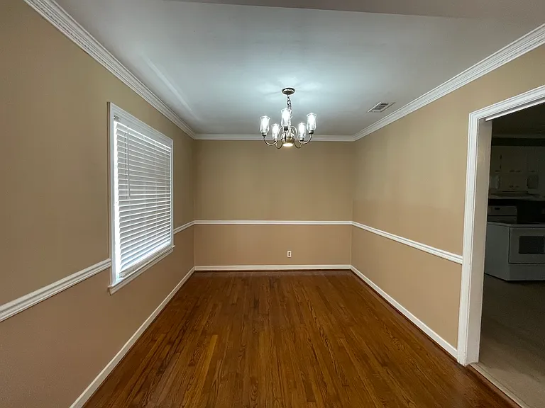 2208 White Oak Dr — Photo 7