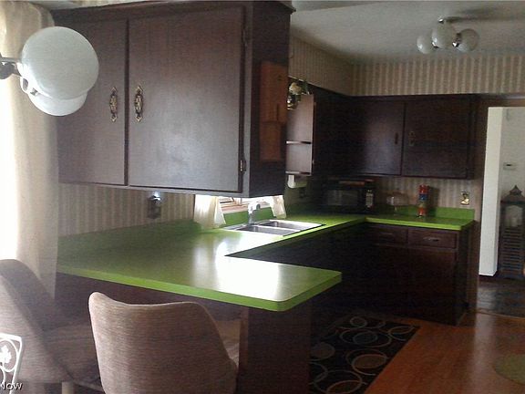 4th image of 2295 Lee Blvd