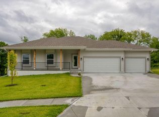 1339 Copper Mountain Cir, Crescent, IA 51526