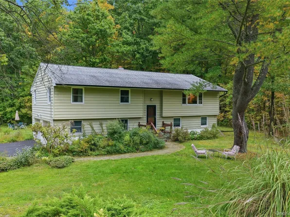 5 Stonehedge Avenue, New Paltz, NY 12561