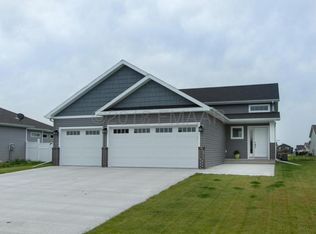 6059 Autumn Dr S, Fargo, ND 58104