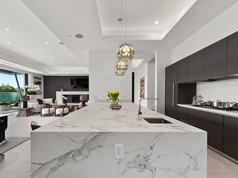2030 Talmadge St — Photo 16