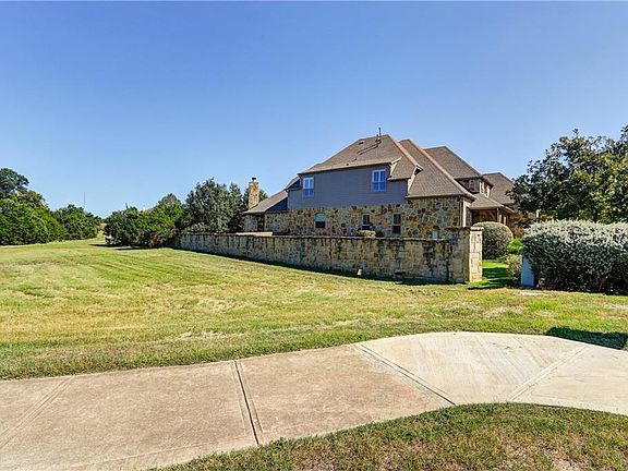 3rd image of 261 Littleton Dr