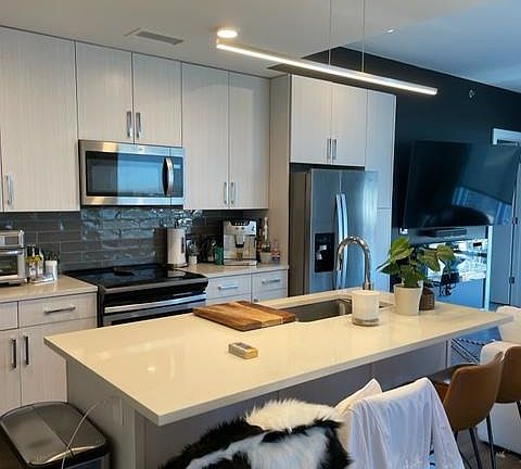 5th image of 2200 Welton St #1428