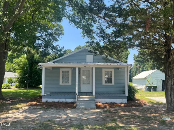 509 Hobbs St, Roseboro, NC 28382
