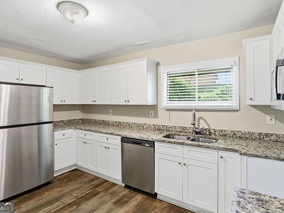 5th image of 2723 Ellen Way