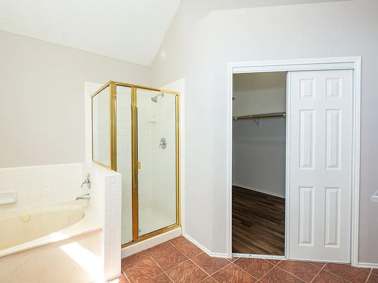 6718 Scarlet Dr — Photo 22