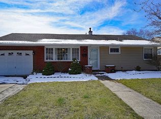 1689 Leah Dr, North Tonawanda, NY