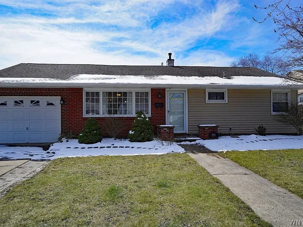 1689 Leah Dr, North Tonawanda, NY 14120