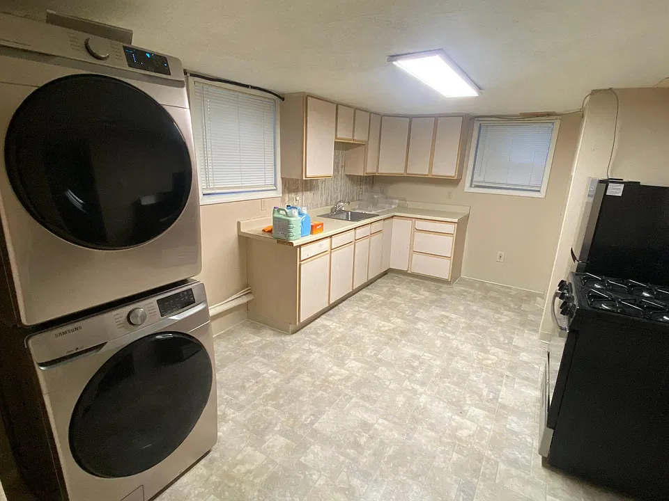 Kitchen with washer/dryer