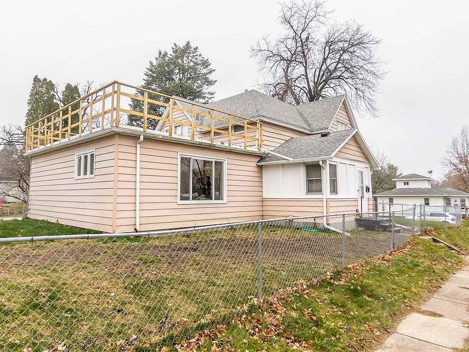 1st image of 122/124 N Division St