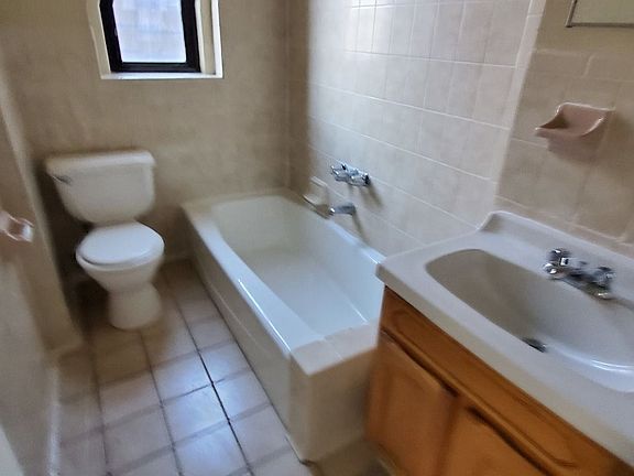 4th image of 3204 Holland Ave APT 4G