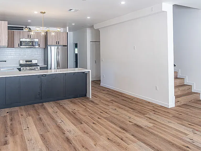 4 bed, 1600 sqft, $4,400 — Photo 3