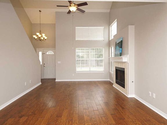 4th image of 146 Meadowbrook Ct