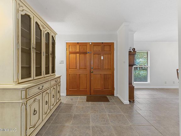 2nd image of 40 Greenbriar Dr