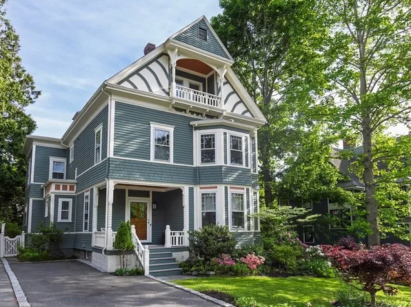 22 Regent St, Newton, MA 02465