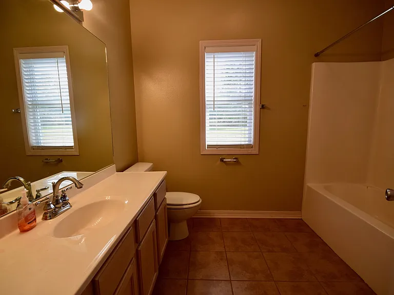 2306 Desiree St — Photo 11