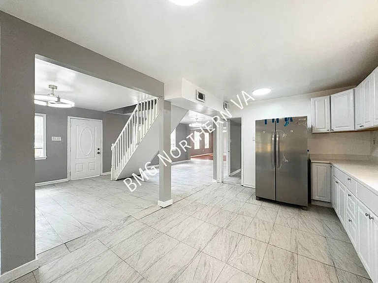 158 Baker St — Photo 10
