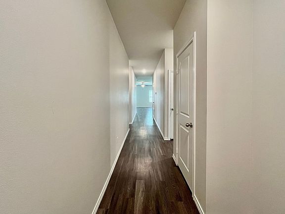 3rd image of 202 S Rainbow Dr