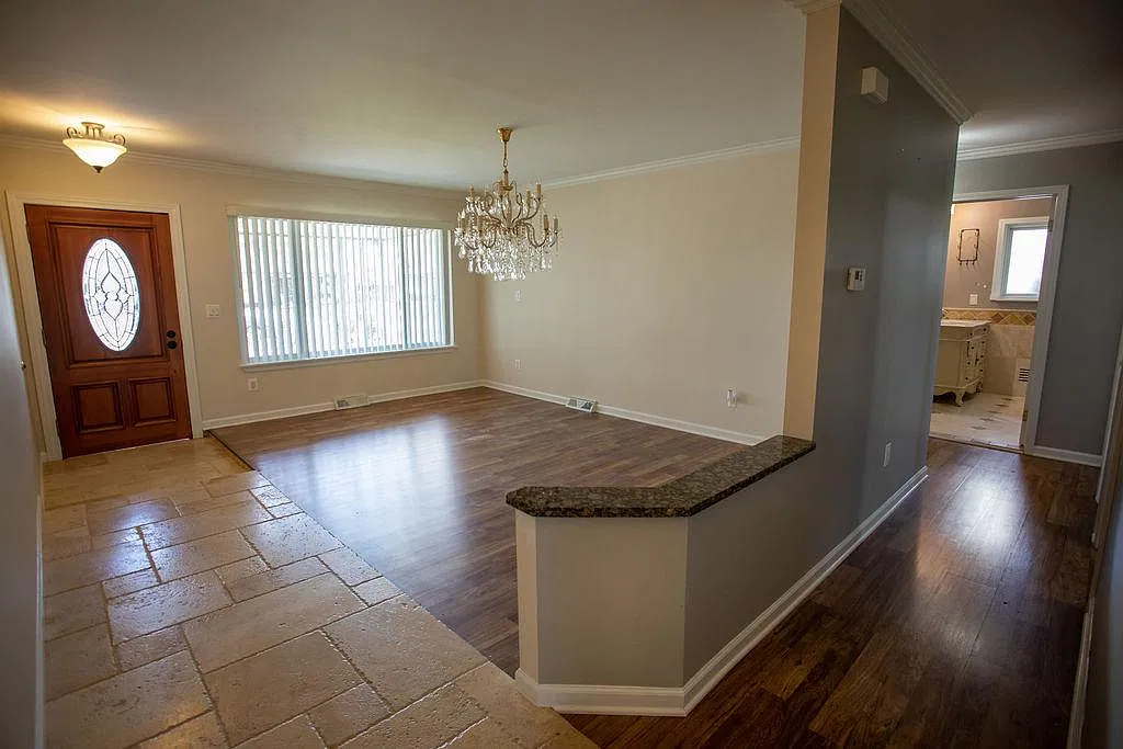 3 bed, 1464 sqft, $2,400 — Photo 3