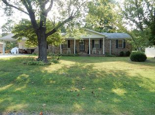 909 Cottonwood Ln, Dexter, MO 63841
