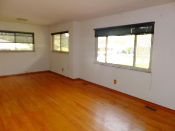 4th image of 3721 Southwood Dr