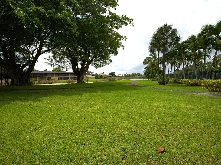 1617 Meadows Cir W — Photo 12