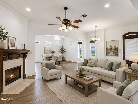 3rd image of 100 Tall Oaks Ln