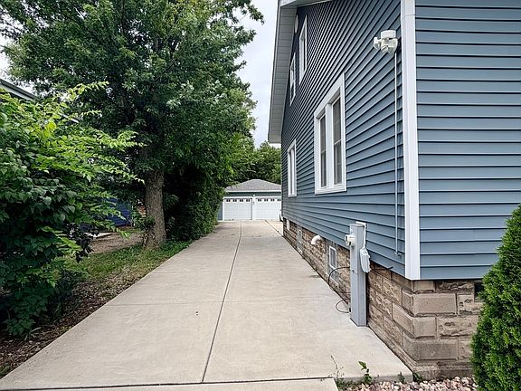 5th image of 264 E 161st Pl