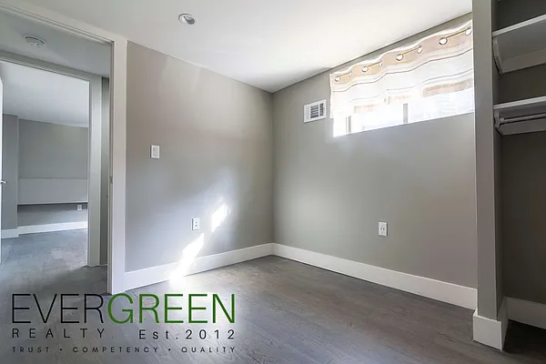 Rented by Evergreen Apartments BK | media 23