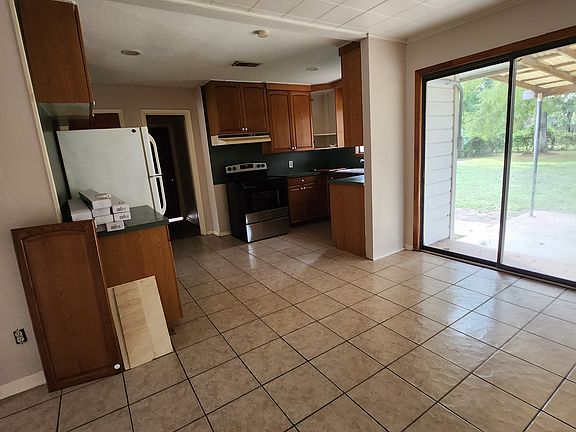 3rd image of 216 Cypress St