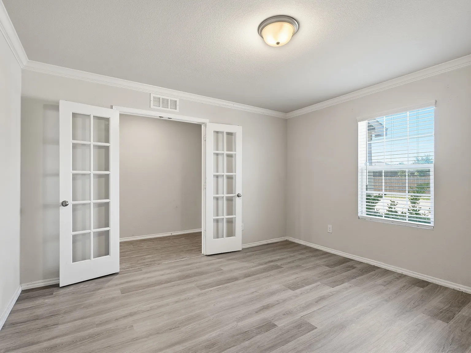5 bed, 2.5 bath, 2766 sqft, $3,300 — Photo 4