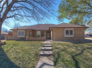 300 Rim Rock Dr, Fort Worth, TX 76108