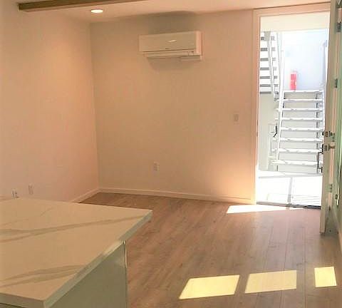 4th image of 211 12th St APT D