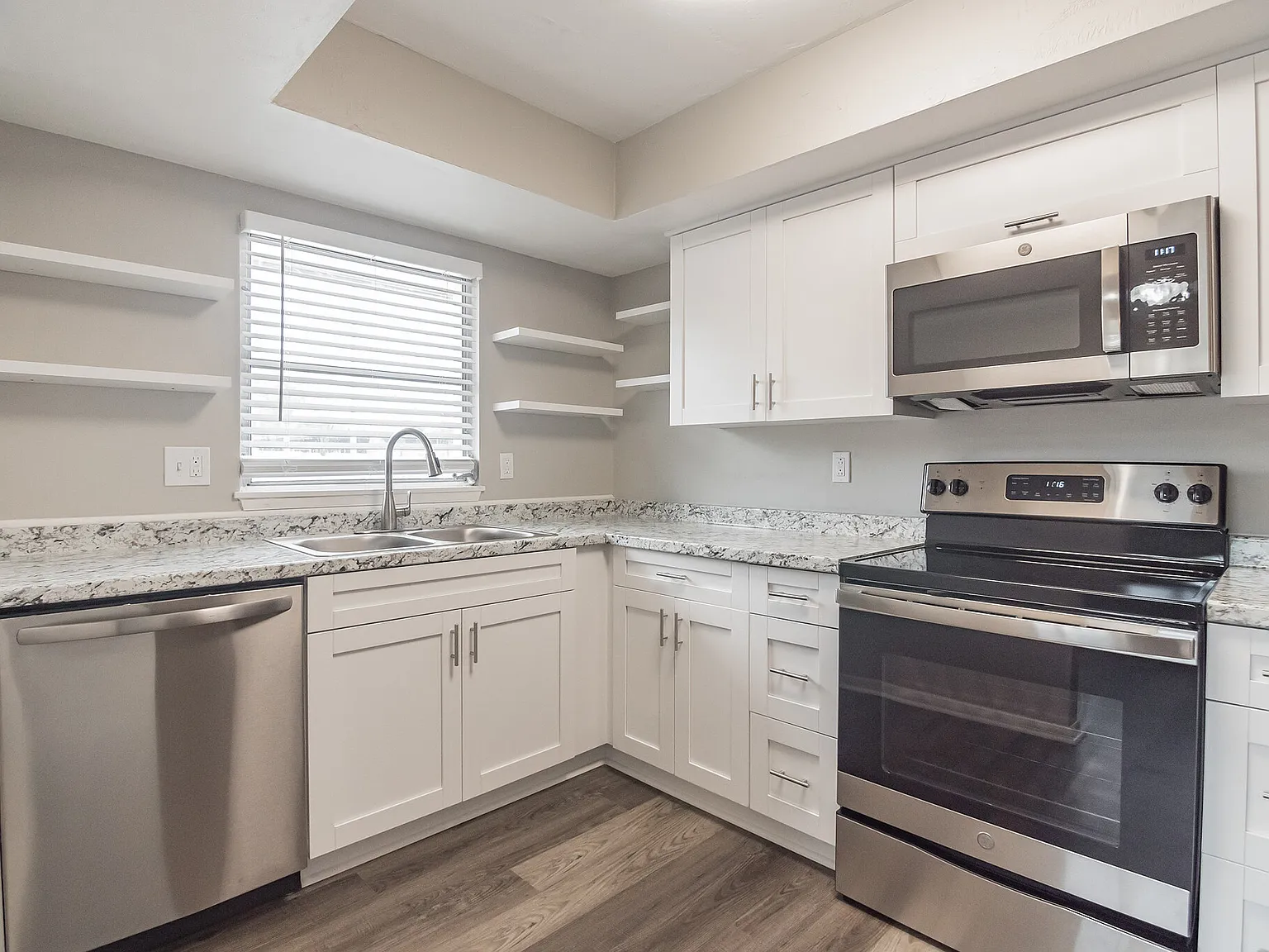 3353 Sherwood Drive - B — Photo 1