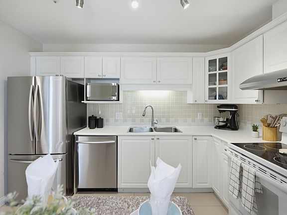 3rd image of 5735 Hampton Pl #229