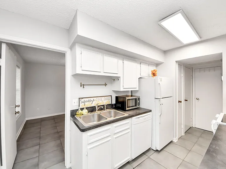 2750 Holly Hall St #911 — Photo 16