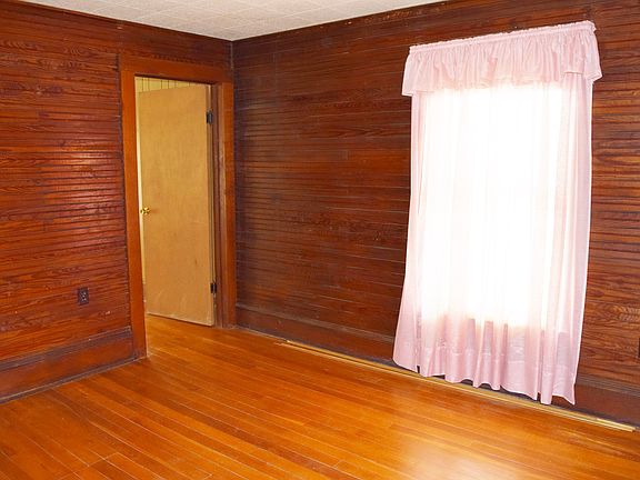 Original wainscoting in BRs